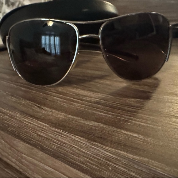Men’s Prada sunglasses- missed one nose pad (replaceable) - Picture 8 of 8